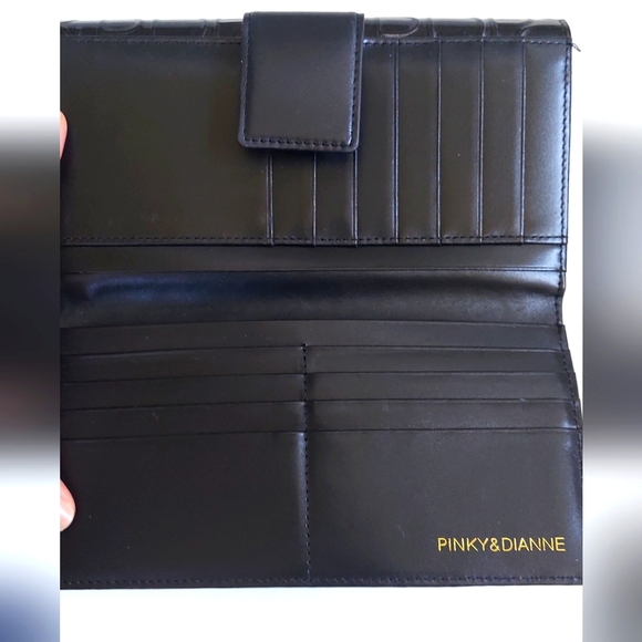 NWOT PINKY&DIANNE MONOGRAM WALLET - Picture 3 of 7